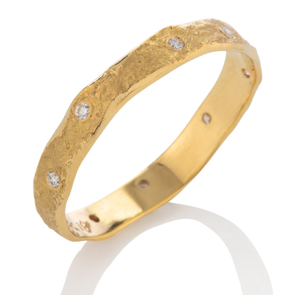 Rockhammered Narrow Band with Diamonds
